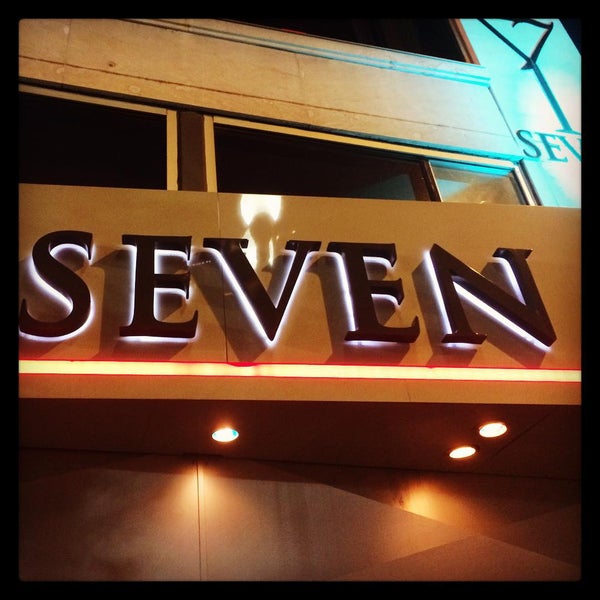 8/21/2015 tarihinde Andrea C.ziyaretçi tarafından Seven Steakhouse Sushi Ultralounge &amp;  Skybar'de çekilen fotoğraf