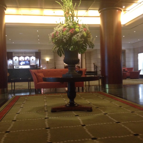 Foto diambil di Kempinski Hotel Bristol oleh Mirella P. pada 5/13/2015