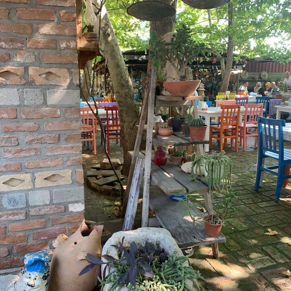 Das Foto wurde bei Ömür Restaurant von Simge G. am 8/17/2019 aufgenommen