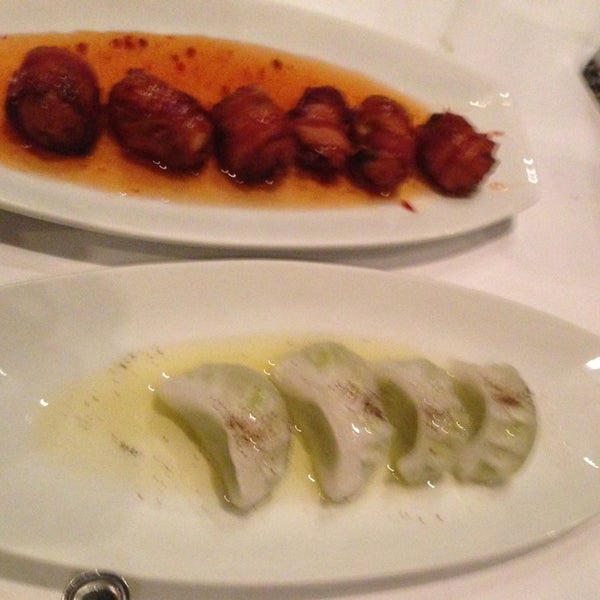 Foto diambil di Gigi&#39;s Asian Bistro And Dumpling Bar oleh Dana E. pada 12/26/2012
