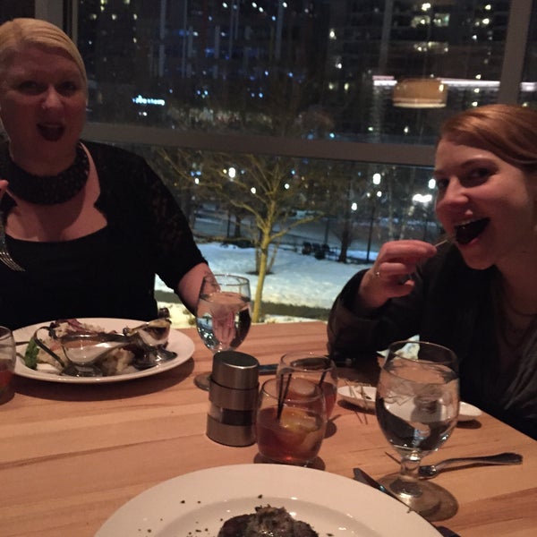 2/22/2015 tarihinde Krista J.ziyaretçi tarafından III Forks Prime Steakhouse'de çekilen fotoğraf