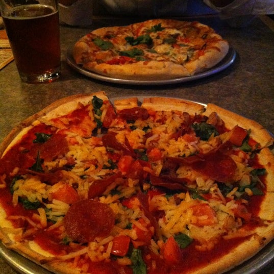 9/29/2012에 Hillary N.님이 MacKenzie River Pizza, Grill &amp; Pub에서 찍은 사진