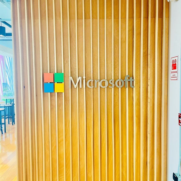 Photo taken at Microsoft Perú by Diana R. on 9/20/2022