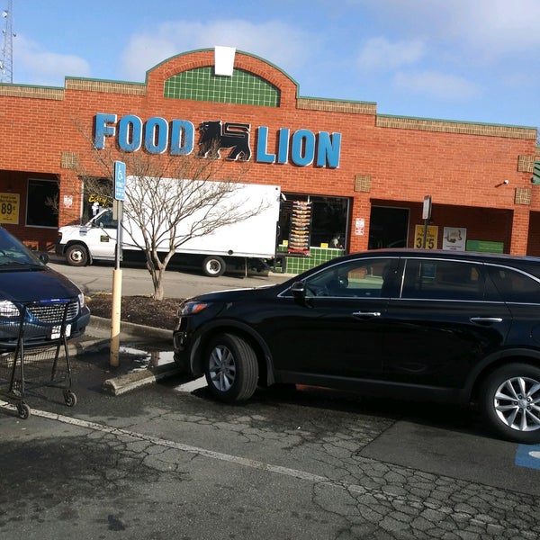 Food Lion Grocery Store Supermarket in Midlothian