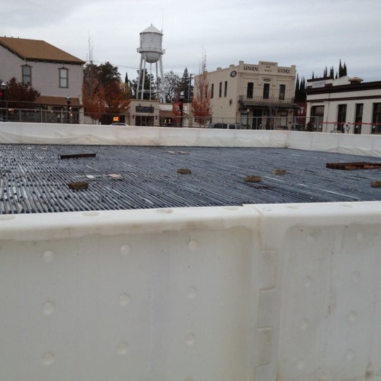 Elk Grove Ice Rink (Now Closed) SEC Railroad St & Elk Grove Blvd