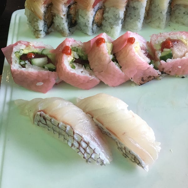 รูปภาพถ่ายที่ Blue Sushi Sake Grill โดย Melissa H. เมื่อ 5/2/2017