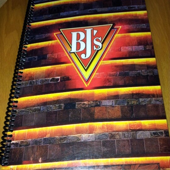 Photo taken at BJ&#39;s Restaurant &amp; Brewhouse by Alysia D. on 11/2/2012