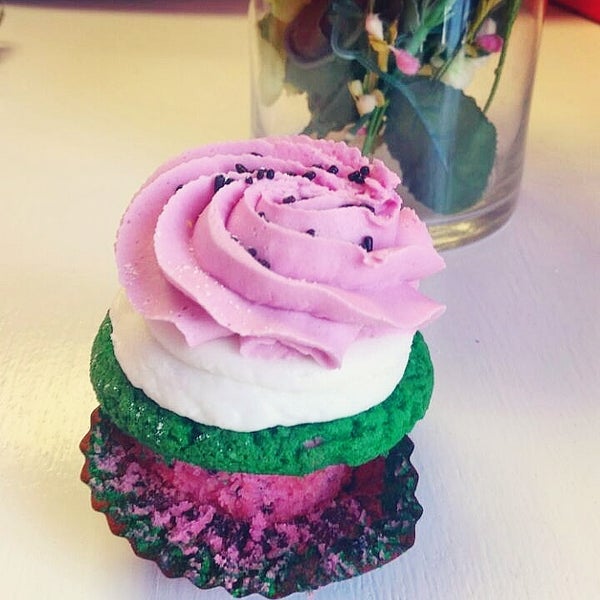 The watermelon cupcake is delicious! You must try it!