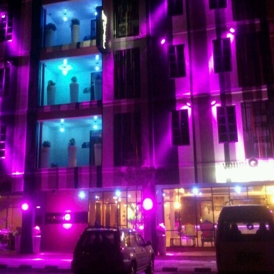11/6/2012 tarihinde Mandi H.ziyaretçi tarafından the youniQ Hotel'de çekilen fotoğraf