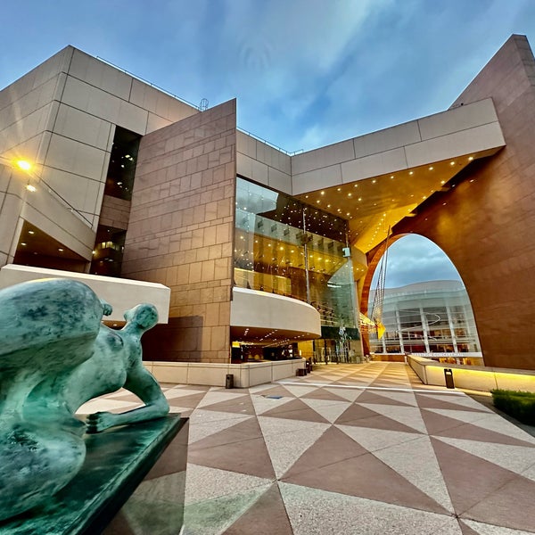 Photo taken at Segerstrom Center for the Arts by Kalil D. on 10/11/2023