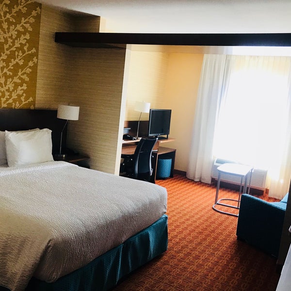 Foto scattata a Fairfield Inn &amp; Suites by Marriott Tustin Orange County da Kalil D. il 4/29/2018
