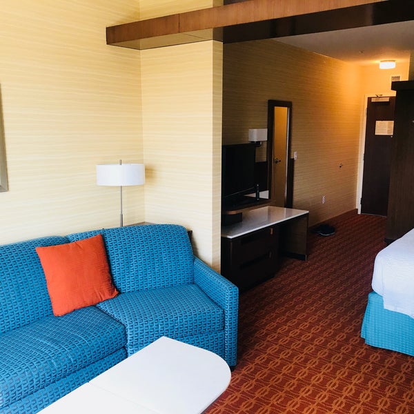 Foto diambil di Fairfield Inn &amp; Suites by Marriott Tustin Orange County oleh Kalil D. pada 4/29/2018