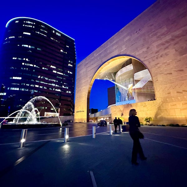 Photo taken at Segerstrom Center for the Arts by Kalil D. on 2/28/2024