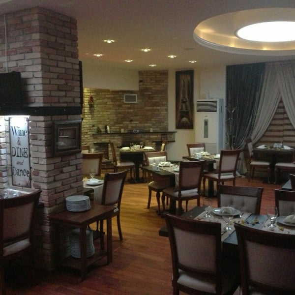 Photo prise au Shominne | Restaurant Lounge Bar par Oguzhan K. le4/6/2013