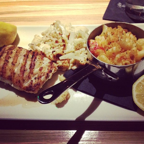 2/17/2013 tarihinde JJ L.ziyaretçi tarafından Devon Seafood &amp; Steak'de çekilen fotoğraf