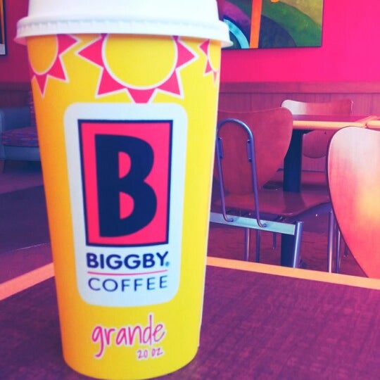3/30/2014 tarihinde Andres D.ziyaretçi tarafından Biggby Coffee'de çekilen fotoğraf