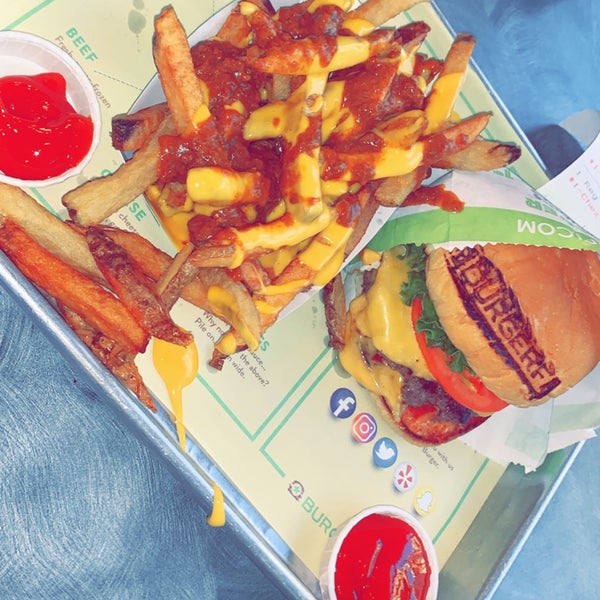 Foto scattata a BurgerFi da Jehad il 6/13/2019