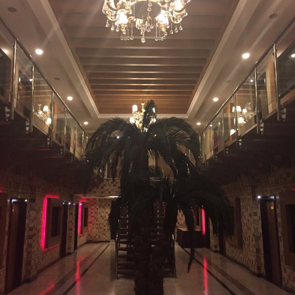 Photo prise au Arya Hotel par Okan Ç. le1/25/2018