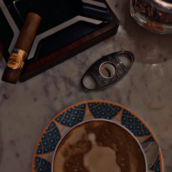 6/2/2023 tarihinde Mohammadziyaretçi tarafından Turquoise Cigar Lounge - Ritz Carlton'de çekilen fotoğraf