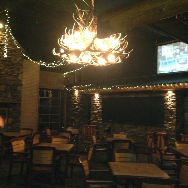 1/31/2013 tarihinde Jessica C.ziyaretçi tarafından Grand Woods Lounge'de çekilen fotoğraf