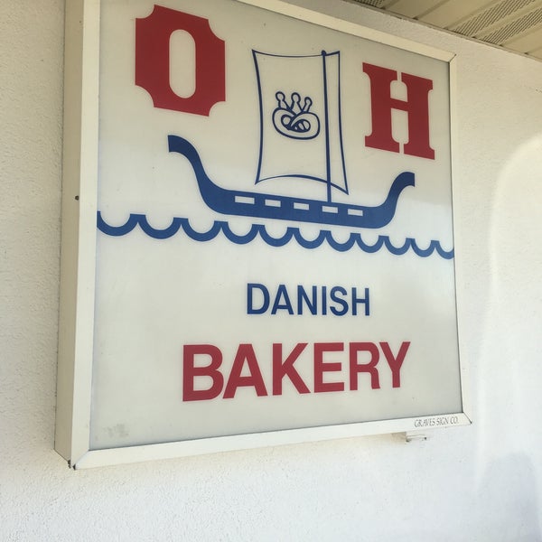 Foto scattata a O&amp;H Danish Bakery da Katrina K. il 9/12/2018
