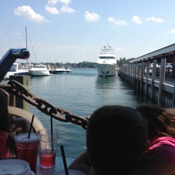 Снимок сделан в Stafford&#39;s Pier Restaurant пользователем Edith T. 7/6/2013