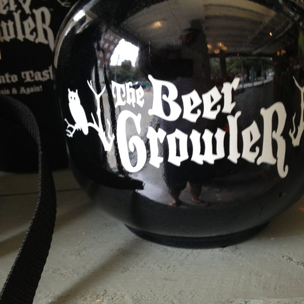 Foto tomada en The Beer Growler  por Sheldon S. el 6/29/2013