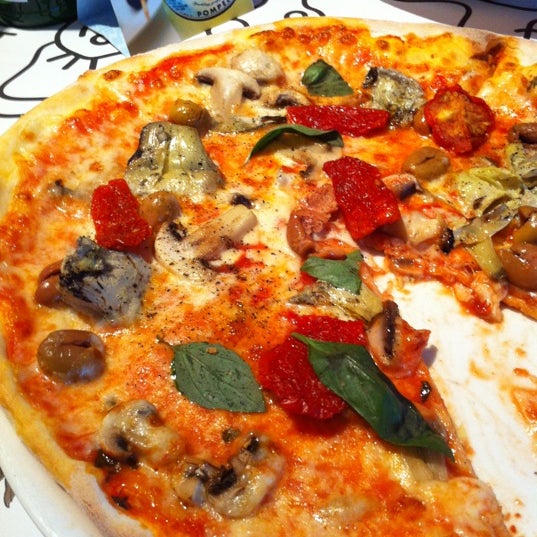 Foto scattata a Piola Pizza da zeynep il 11/7/2012
