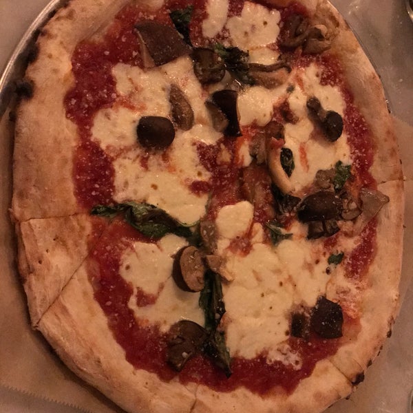 4/1/2018 tarihinde Jo W.ziyaretçi tarafından Pizza Barbone'de çekilen fotoğraf