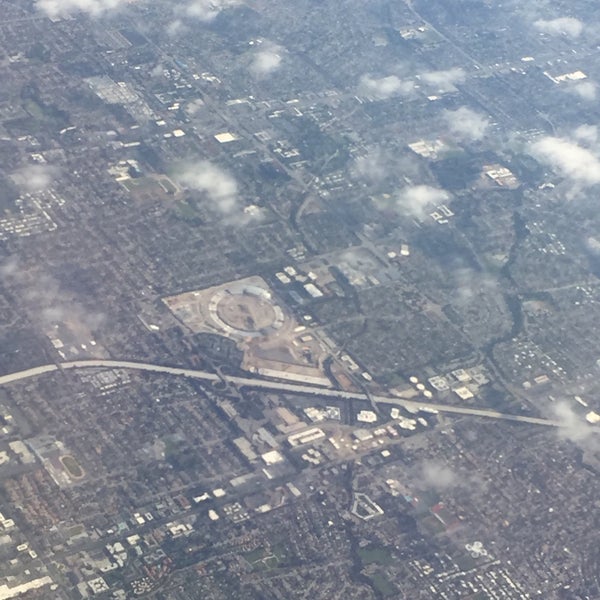 Foto scattata a Aeroporto Internazionale di Los Angeles (LAX) da Yas N. il 5/10/2015