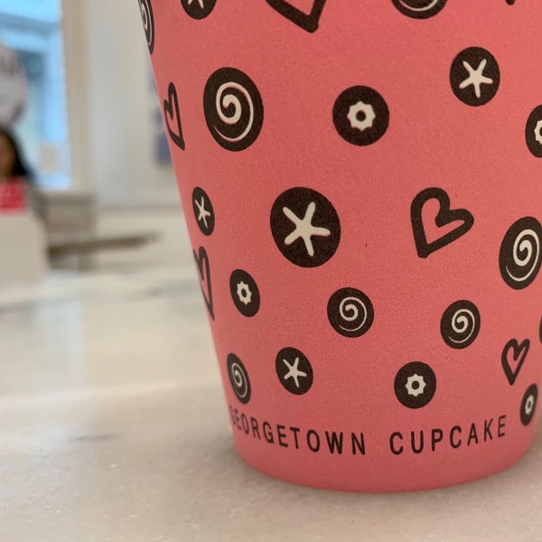 Photo taken at Georgetown Cupcake by Ain T. on 6/10/2019