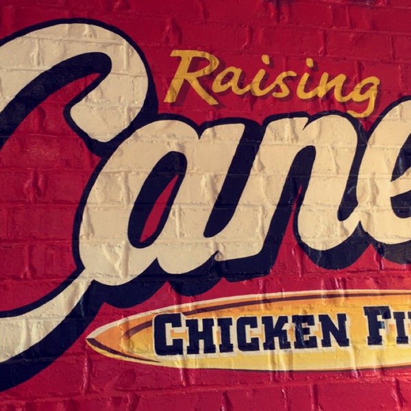 8/15/2015 tarihinde Abdullahziyaretçi tarafından Raising Cane&#39;s Chicken Fingers'de çekilen fotoğraf