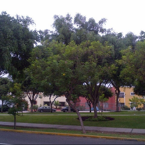 รูปภาพถ่ายที่ Parque Domingo Ayarza โดย Gus B. เมื่อ 3/11/2013