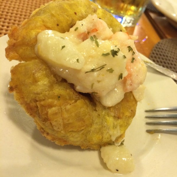 Foto diambil di Benny&#39;s Seafood Restaurant 1 oleh Manuel U. pada 11/24/2013