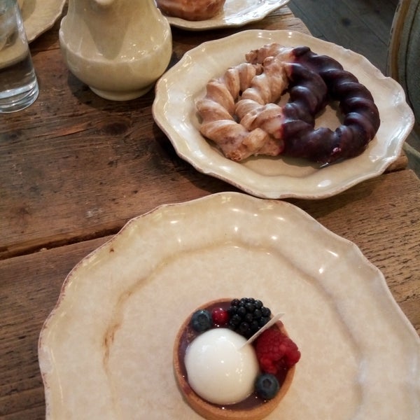 The tarts are tasty, but I think the pastries are what makes this place so special. In my opinion, Mama Framboise has the most authentic French & German pastries in Madrid! Get the schnecke or bretzel