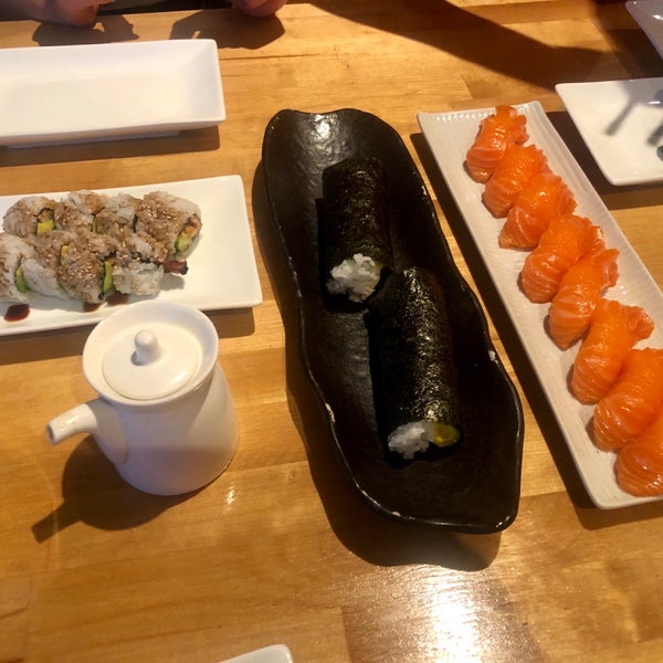 Photo prise au Summer Fish &amp; Rice Sushi par Kelly C. le7/26/2019