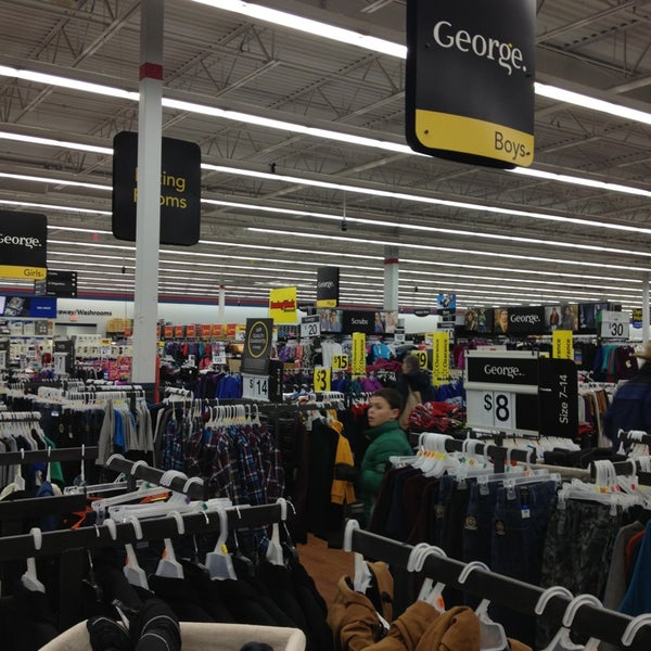Foto diambil di Walmart oleh Patrick T. pada 12/28/2012