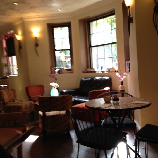 10/20/2012 tarihinde Bret F.ziyaretçi tarafından LiLLiES Restaurant &amp; Bar'de çekilen fotoğraf