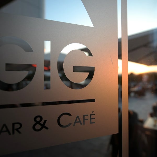 Foto diambil di GIG Bar &amp; Cafè oleh Rene S. pada 9/2/2013