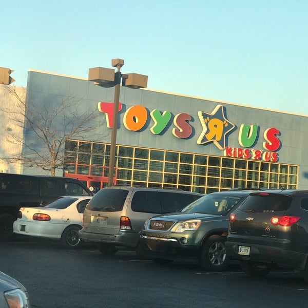 Toys"R"Us (Now Closed) Toy Store in Muncie