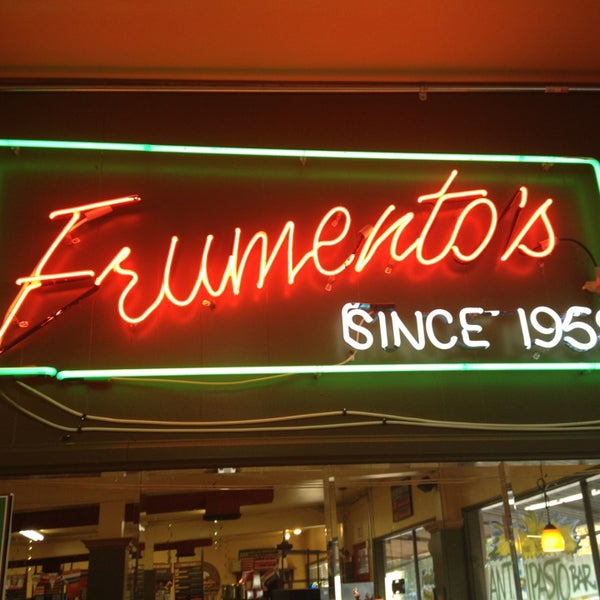 Foto tirada no(a) Frumento&#39;s Italian Market por Ed R. em 3/25/2013