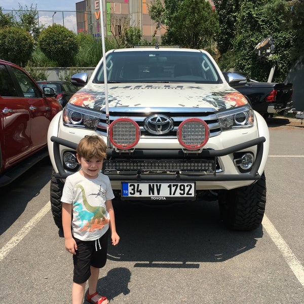 Das Foto wurde bei Toyota Türkiye von Cem G. am 6/28/2016 aufgenommen