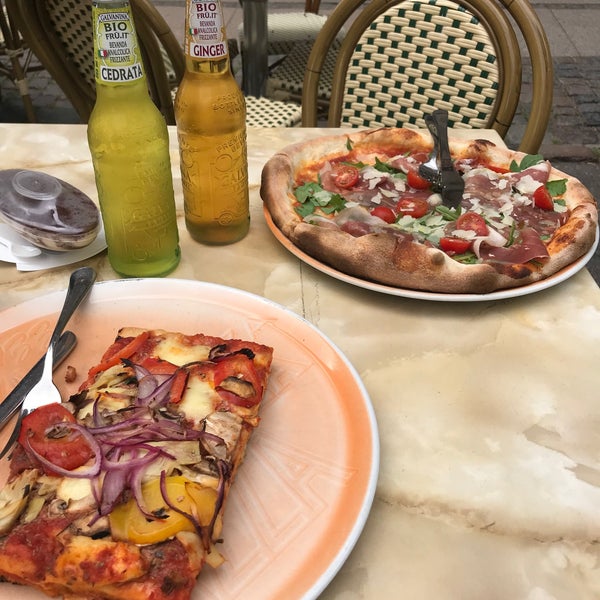 รูปภาพถ่ายที่ Pizzeria La Fiorita โดย Anna B. เมื่อ 7/21/2021