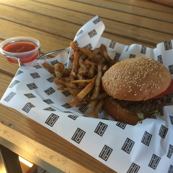 9/12/2016 tarihinde Anna B.ziyaretçi tarafından Burger House'de çekilen fotoğraf