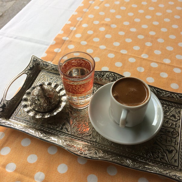 Снимок сделан в Anatolia Restaurant İzmir Cafe Restaurant пользователем Anna B. 10/10/2016