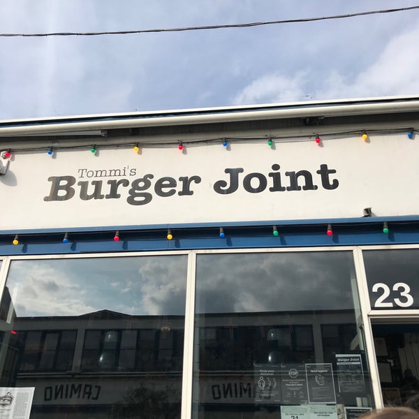 6/25/2021에 Anna B.님이 Tommi&#39;s Burger Joint에서 찍은 사진