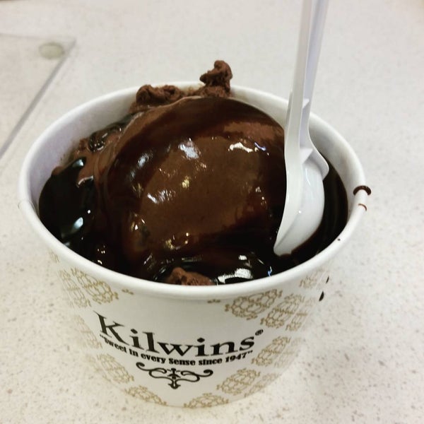 Снимок сделан в Kilwins Ice Cream пользователем Mario R. 7/25/2015