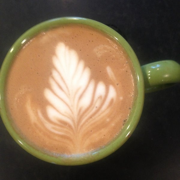 Foto diambil di Cup Coffee Co. oleh Kaila B. pada 9/26/2013
