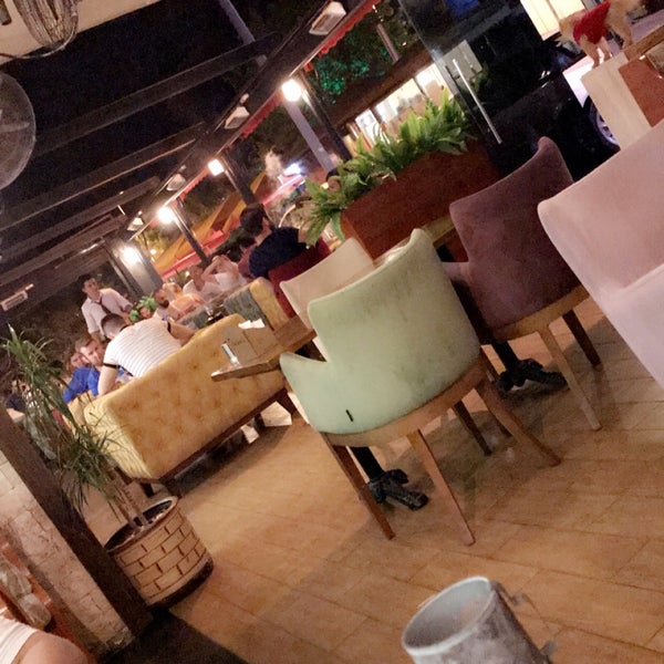 Снимок сделан в Glorious&#39;s Cafe &amp; Restaurant пользователем Hisham 8/10/2019