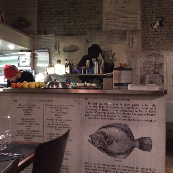 Photos At Chat Noir Chat Blanc Nice Provence Alpes Cote D Azur